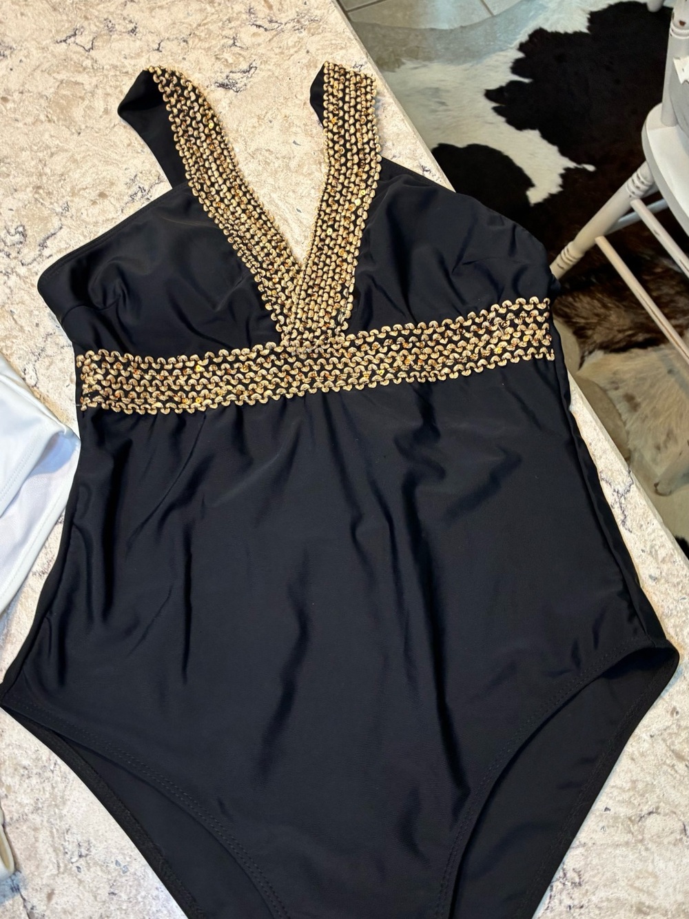 Black & gold one piece large